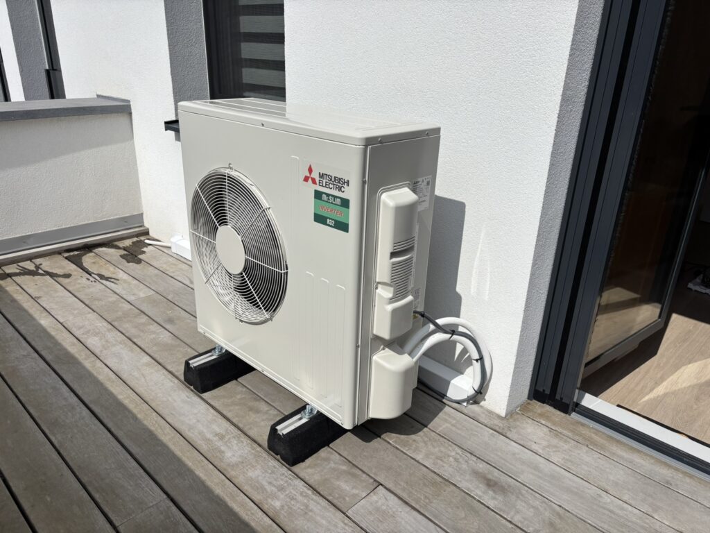 Installation de pompe à chaleur Mitsubishi à Waremme réalisée par DemirTechnics